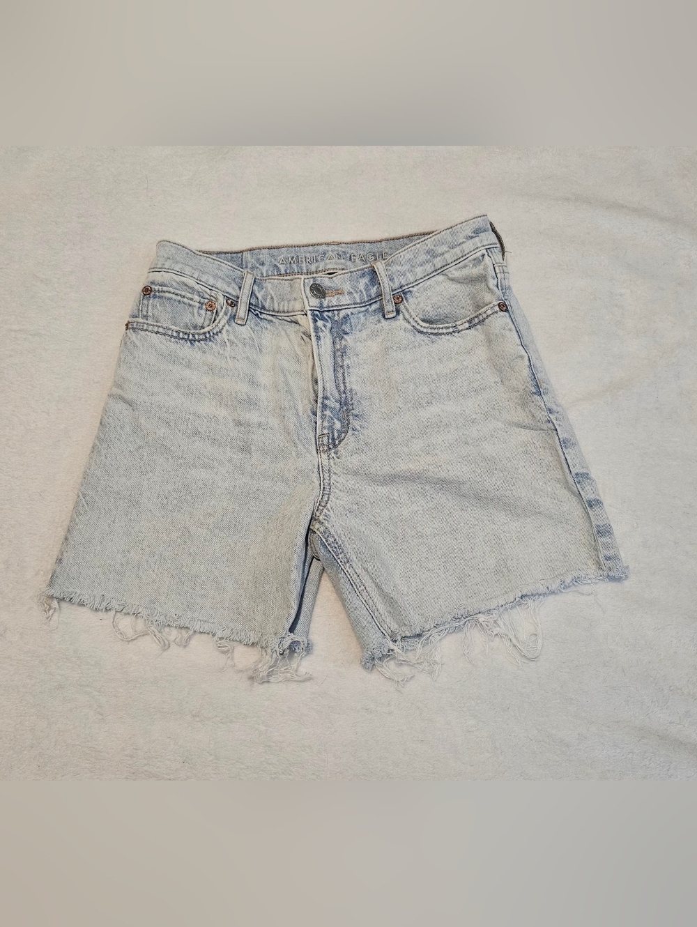 American Eagle Strigid Relaxed light blue denim shorts Size 00